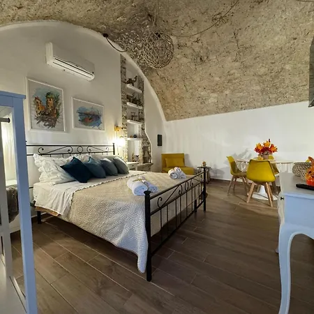 Les Petites Maisons Apartment