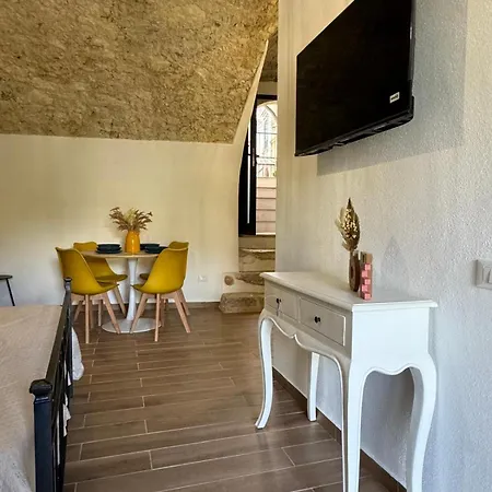 Les Petites Maisons رودي غارغانيكو