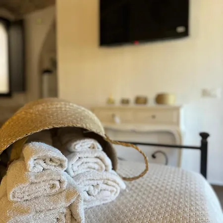 Les Petites Maisons * رودي غارغانيكو