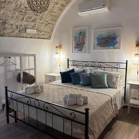 Les Petites Maisons Apartment