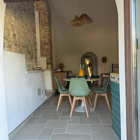 Les Petites Maisons *