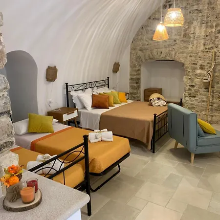 Les Petites Maisons Apartment *