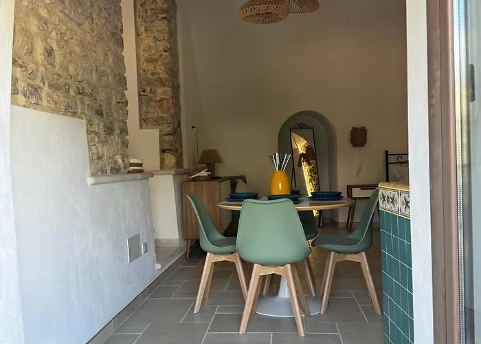 Les Petites Maisons *