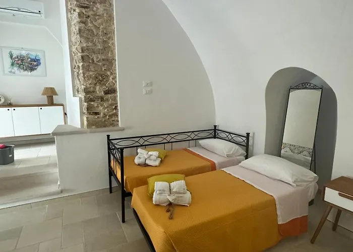 Les Petites Maisons Apartment